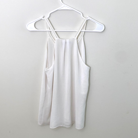 Cute basic white top - Picture 3 of 4